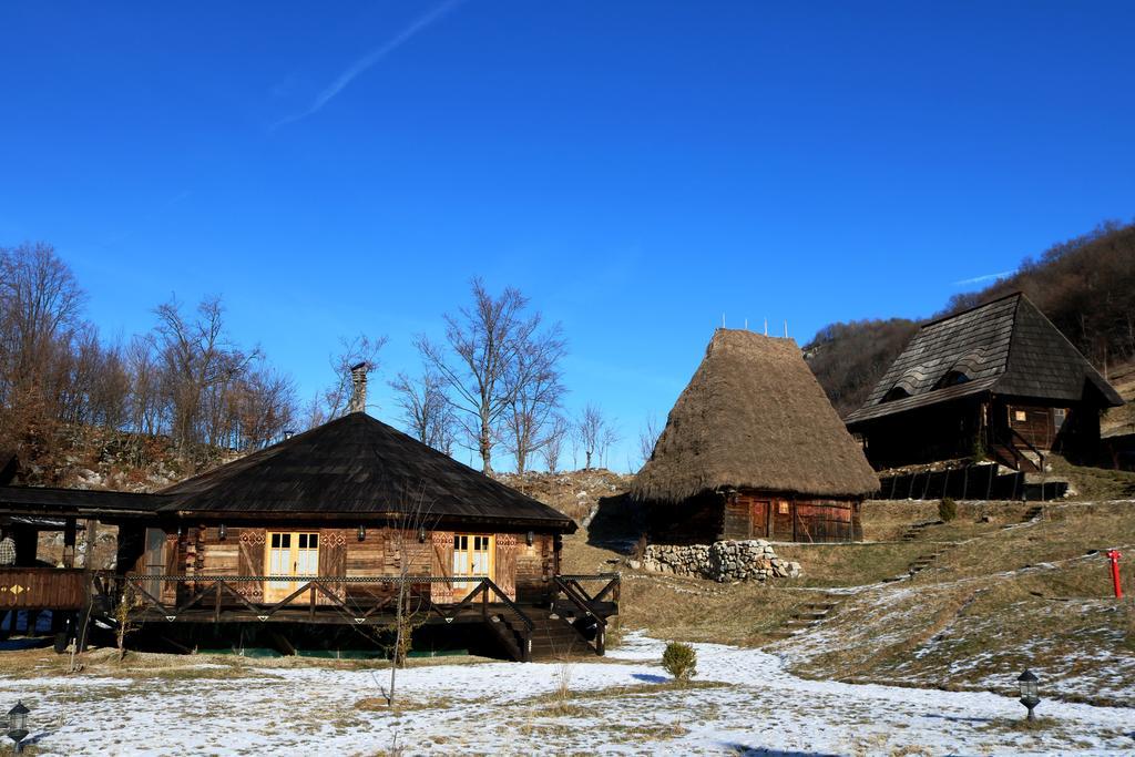 Raven'S Nest Hotell Sălciua de Jos Eksteriør bilde