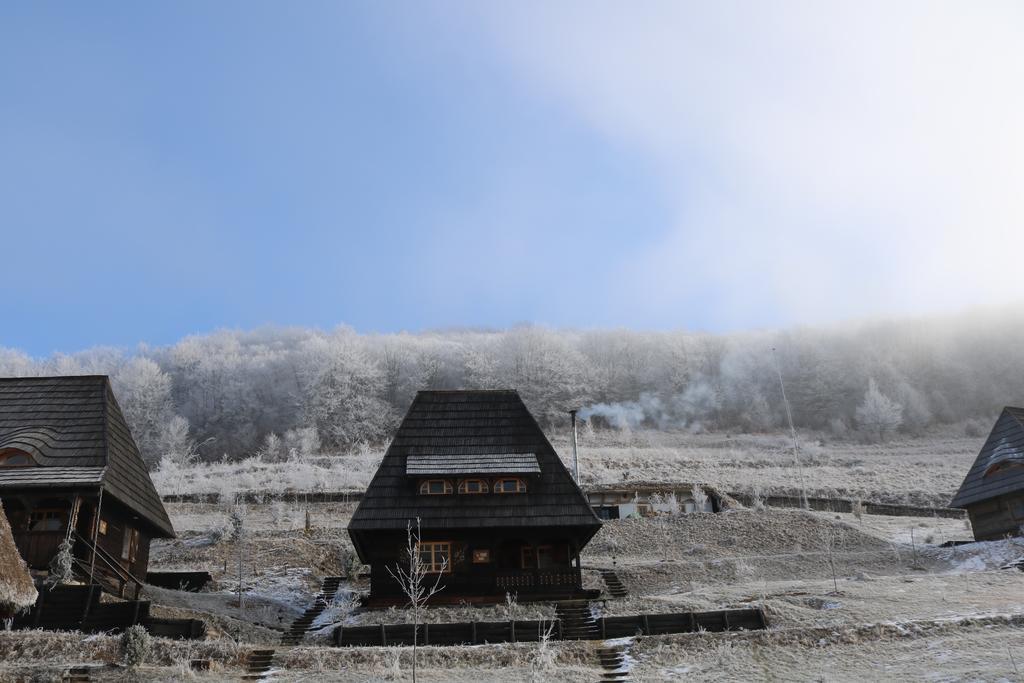 Raven'S Nest Hotell Sălciua de Jos Eksteriør bilde